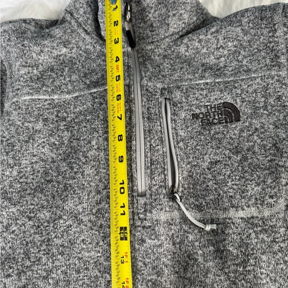 The North Face Men's Small Grey Quarter-Zip Fleece Pullover - Picture 5 of 11